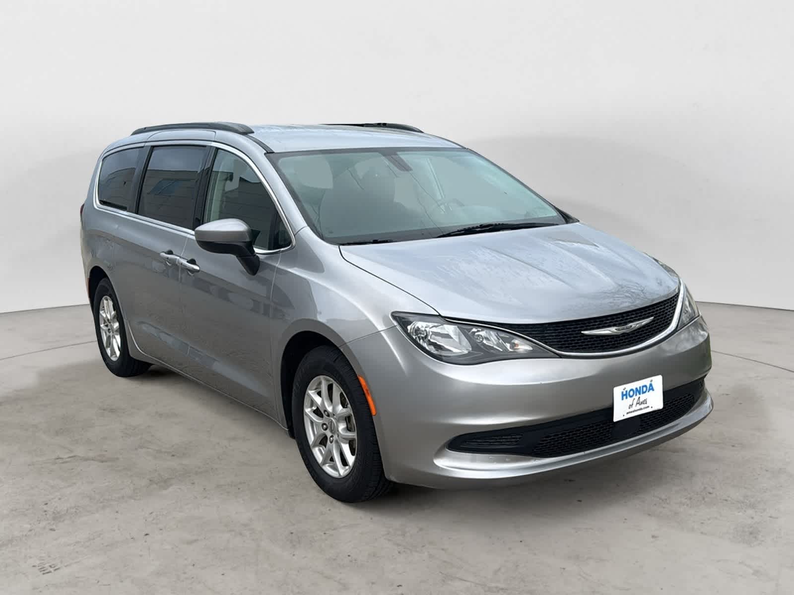 Thumbnail: 2021 Chrysler Voyager - 6