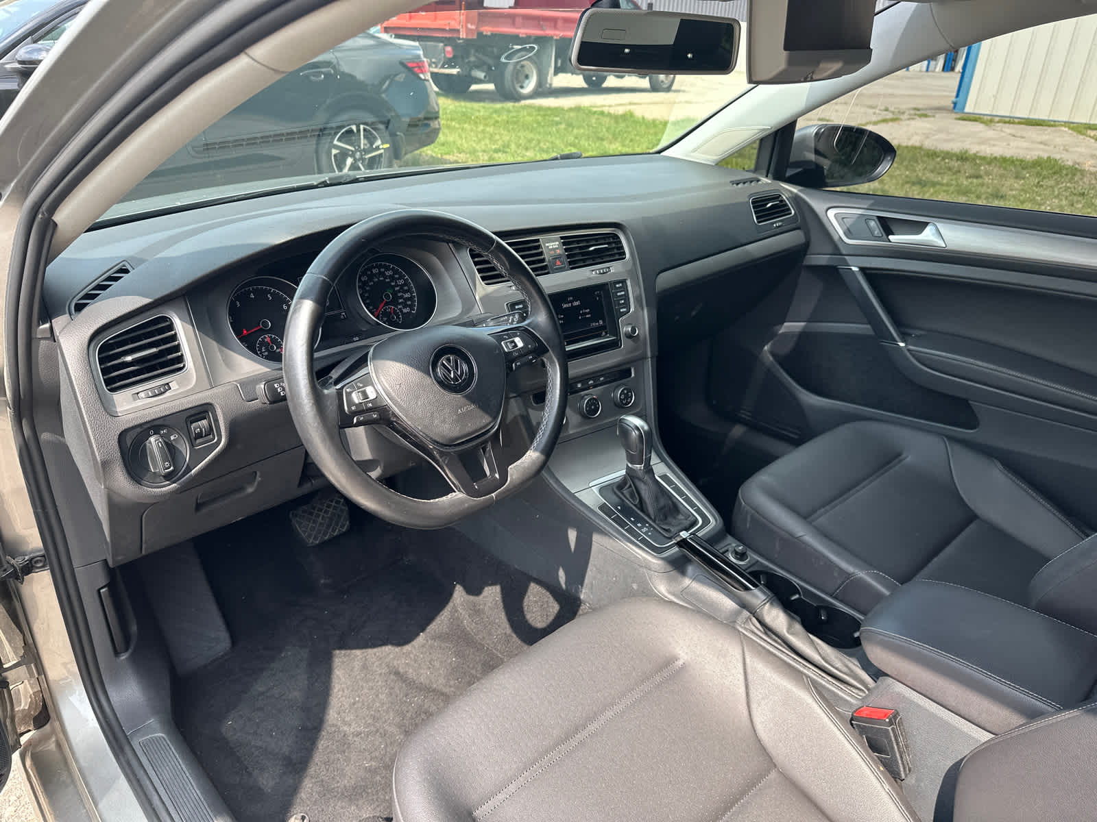 2015 Volkswagen Golf S 13
