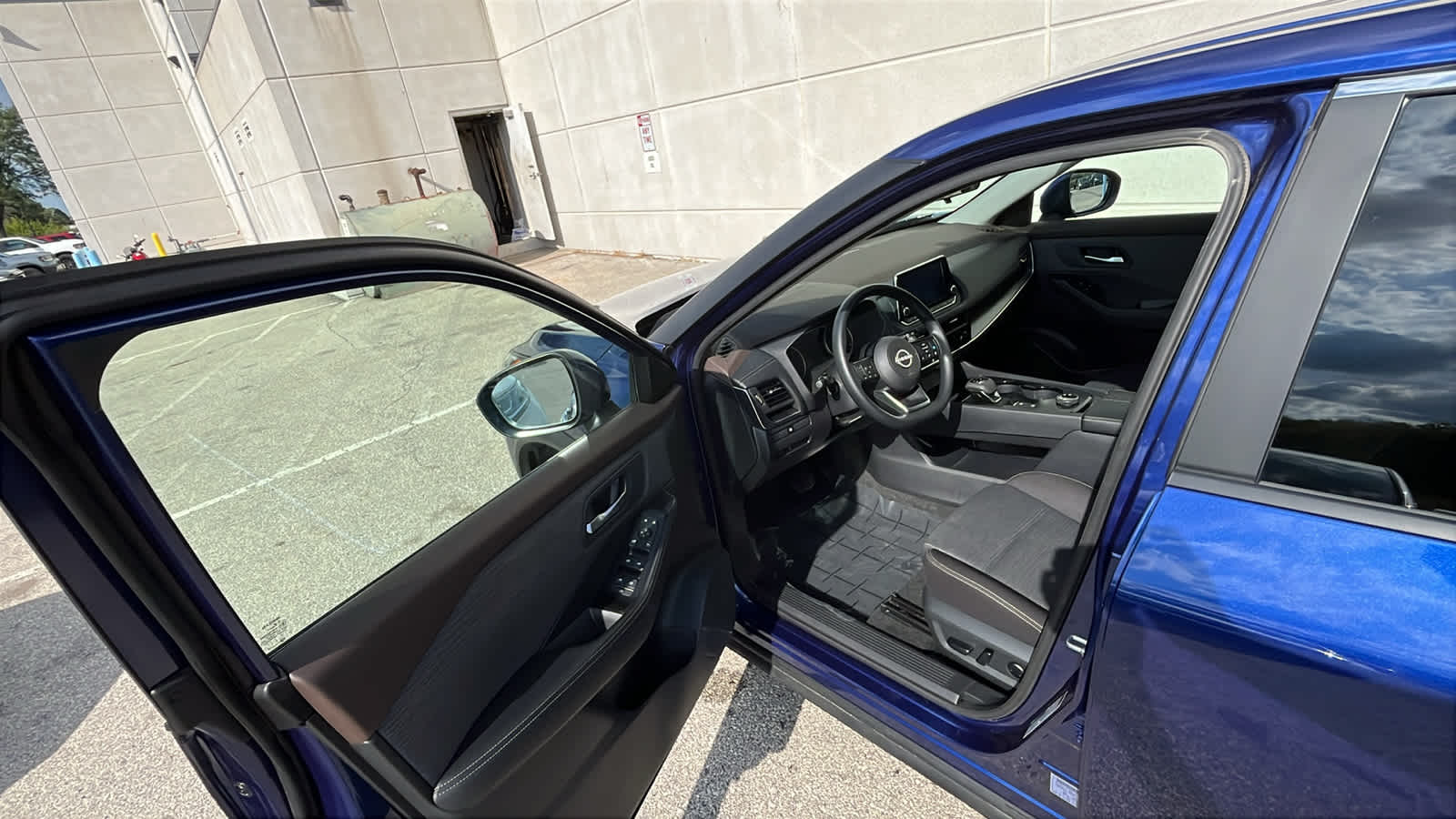 Thumbnail: 2023 Nissan Rogue - 15