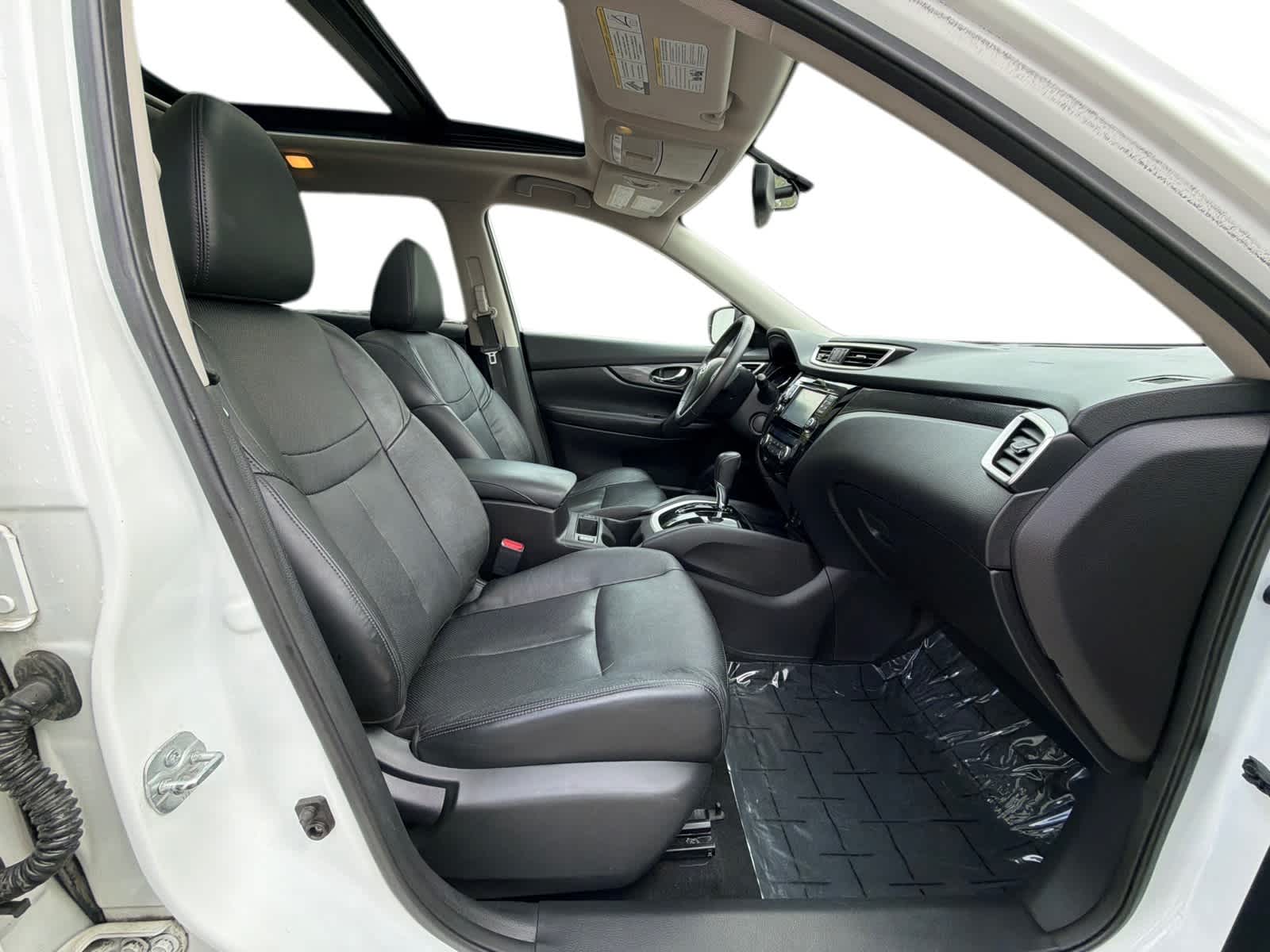 Thumbnail: 2015 Nissan Rogue - 6