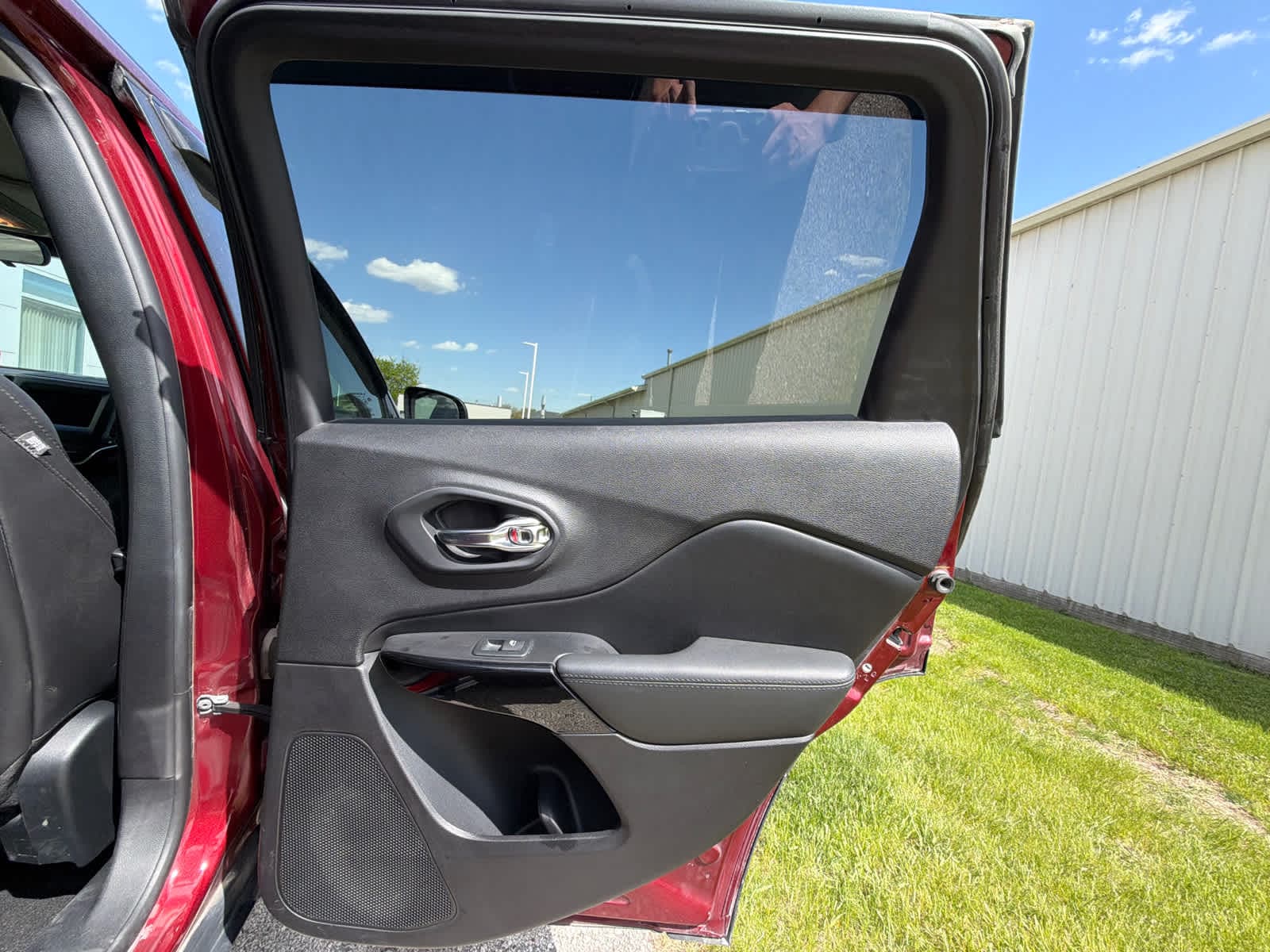 Thumbnail: 2020 Jeep Cherokee - 9