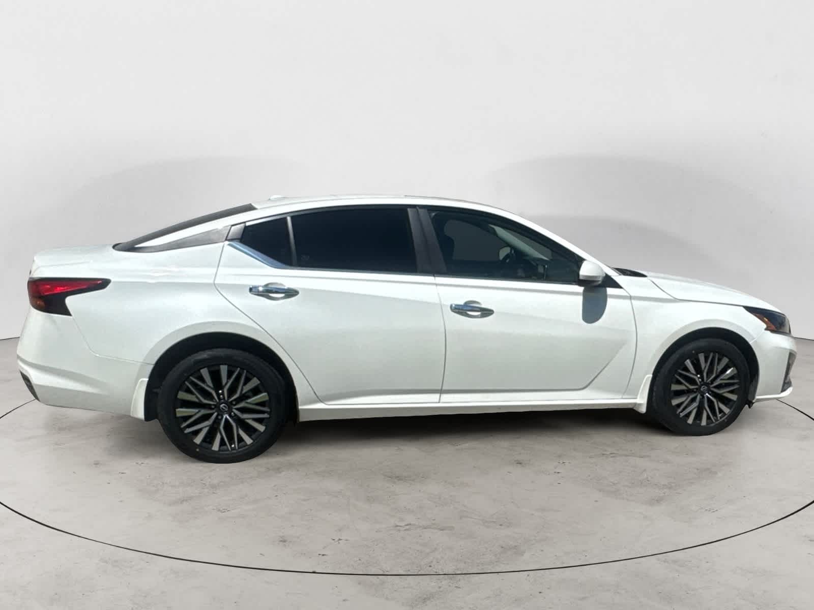 Thumbnail: 2023 Nissan Altima - 6