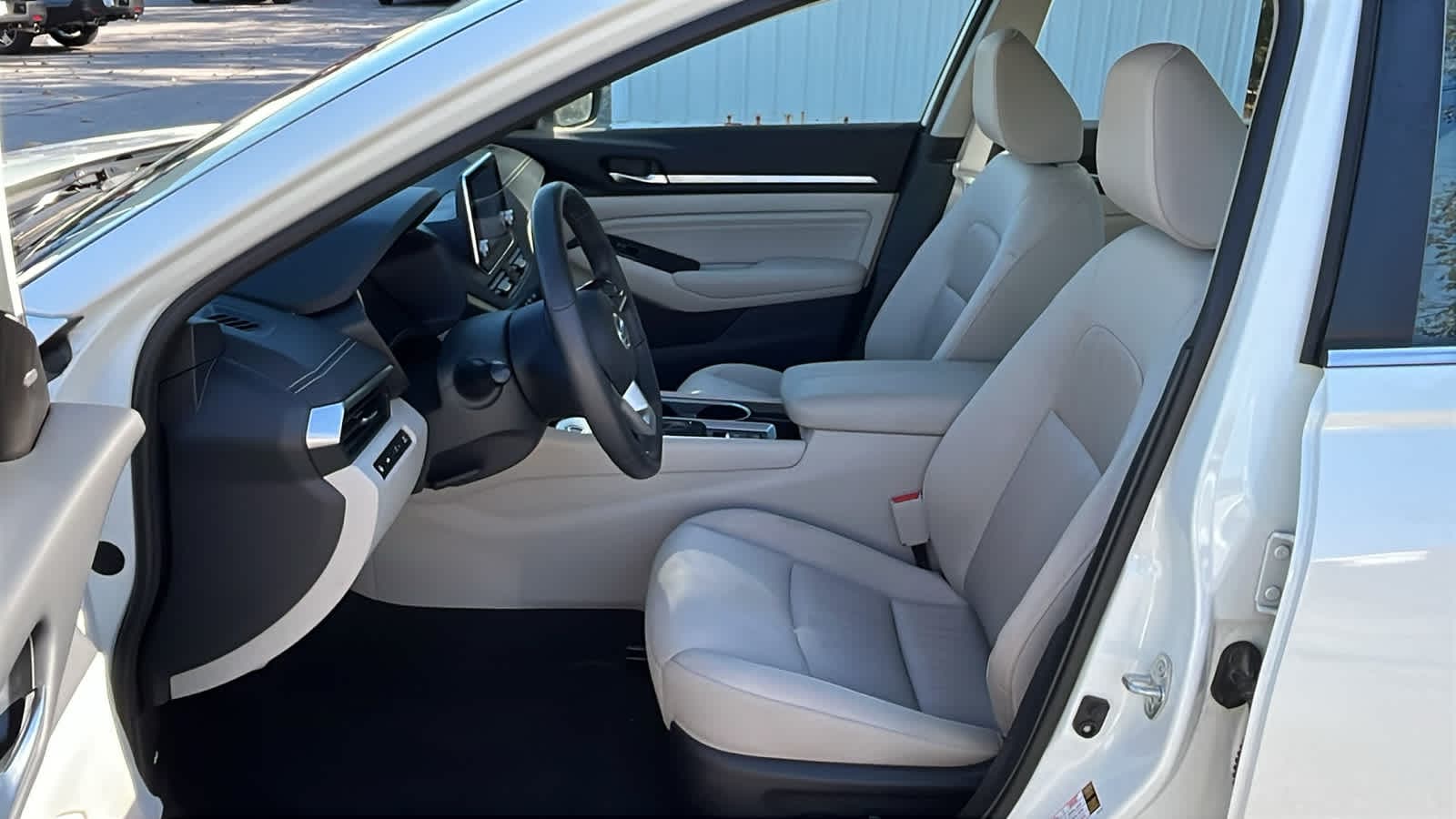 Thumbnail: 2022 Nissan Altima - 14