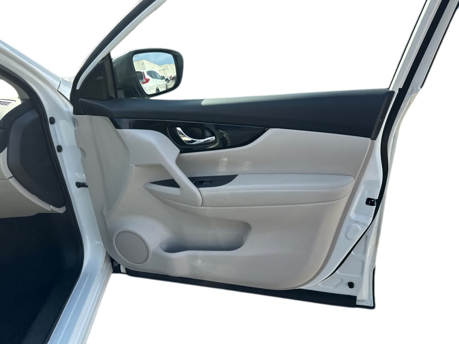 Thumbnail: 2022 Nissan Rogue Sport - 5
