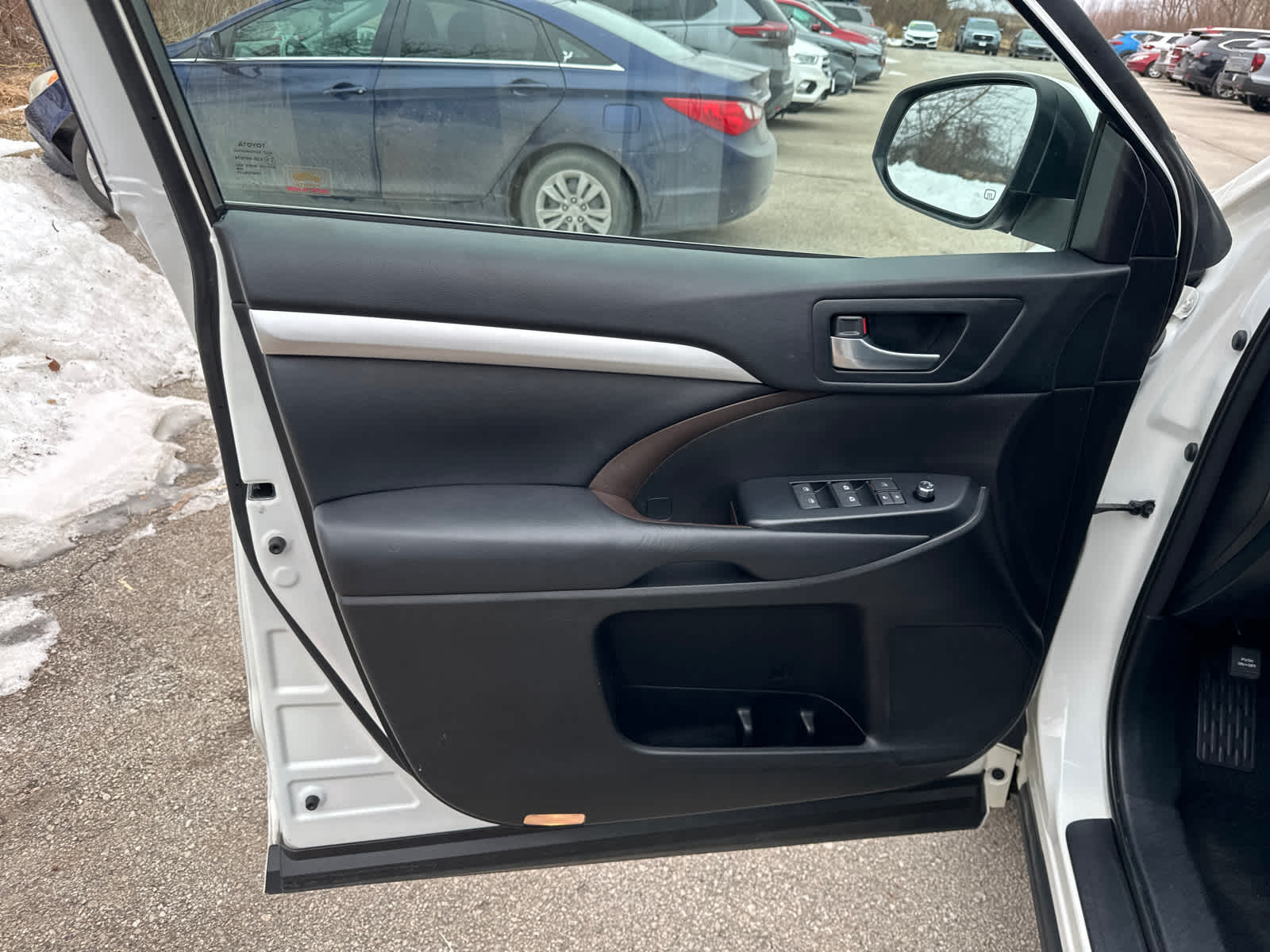 Thumbnail: 2018 Toyota Highlander - 16