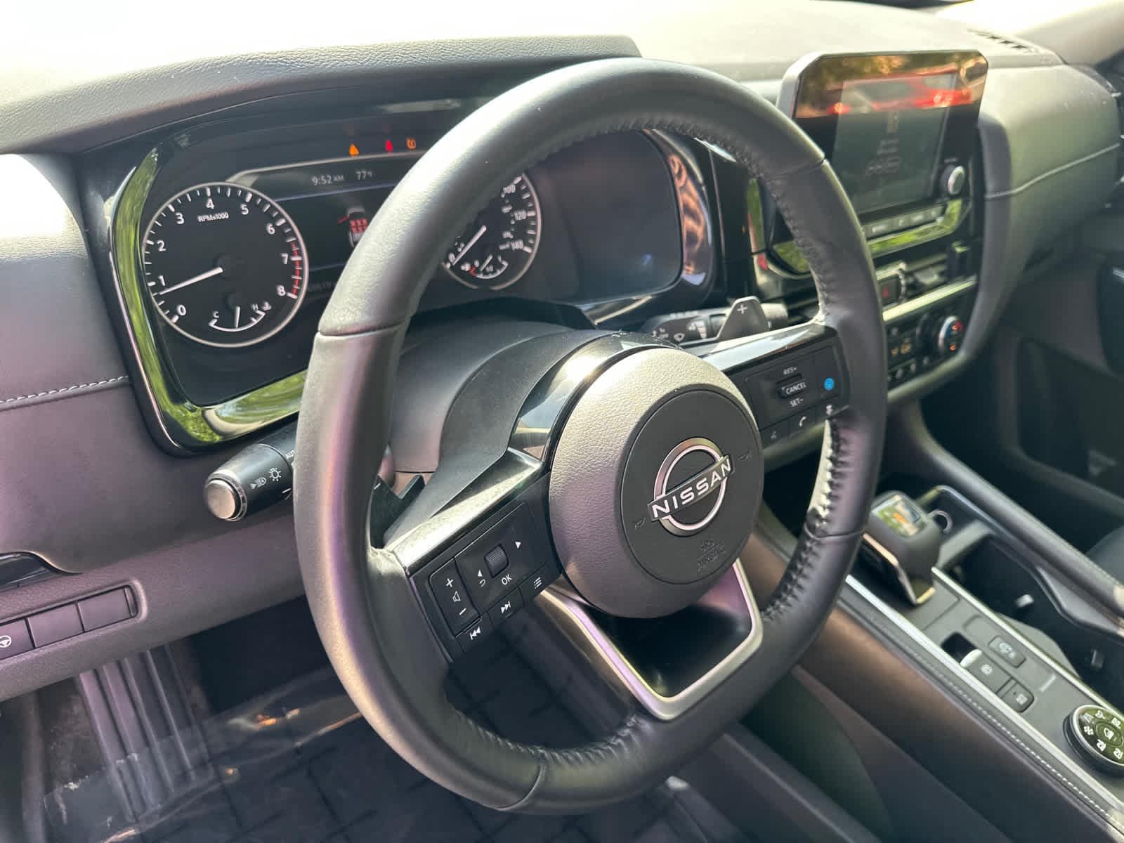 2022 Nissan Pathfinder SV 24