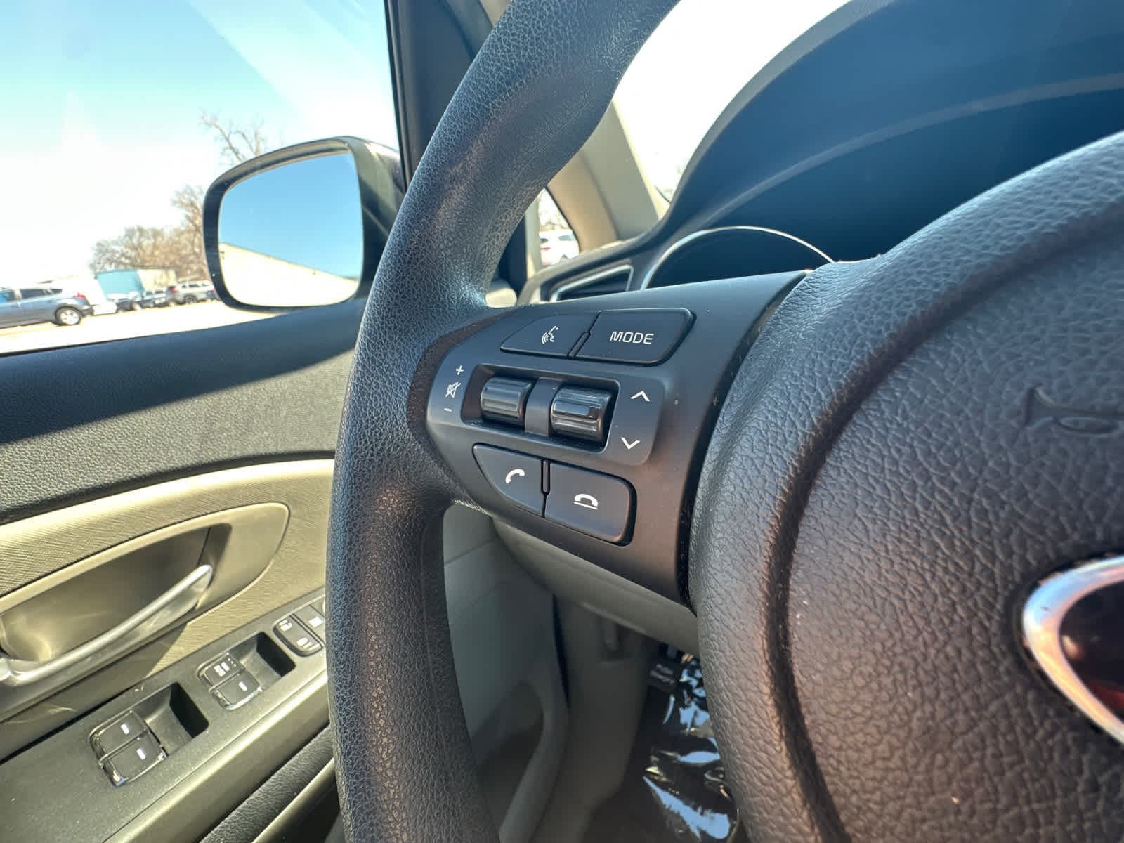 2021 Kia Sedona LX 26