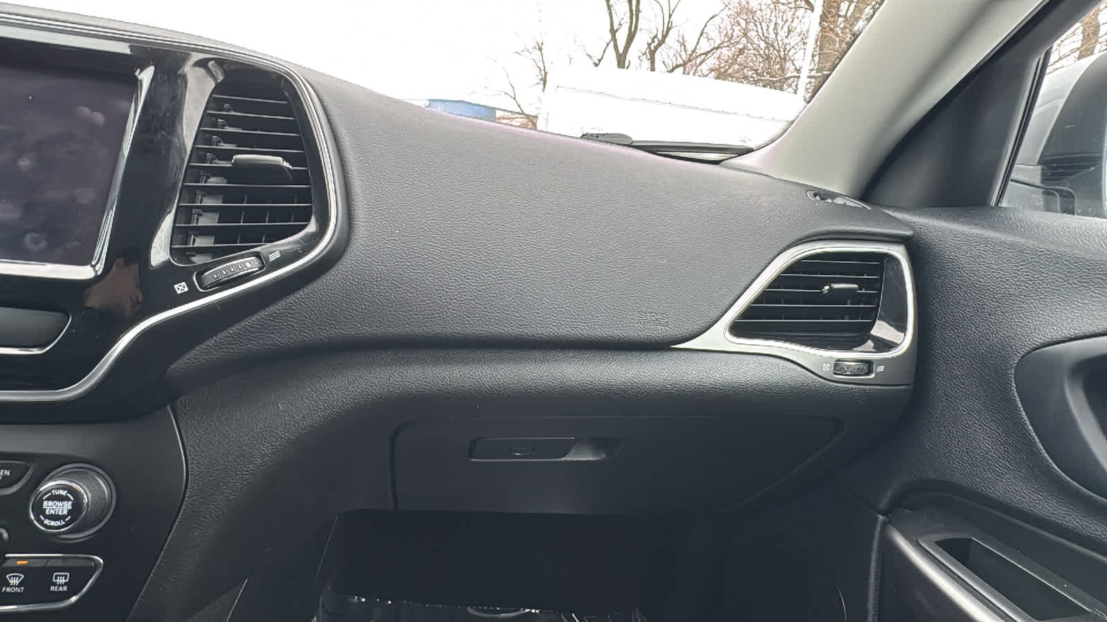 Thumbnail: 2019 Jeep Cherokee - 22