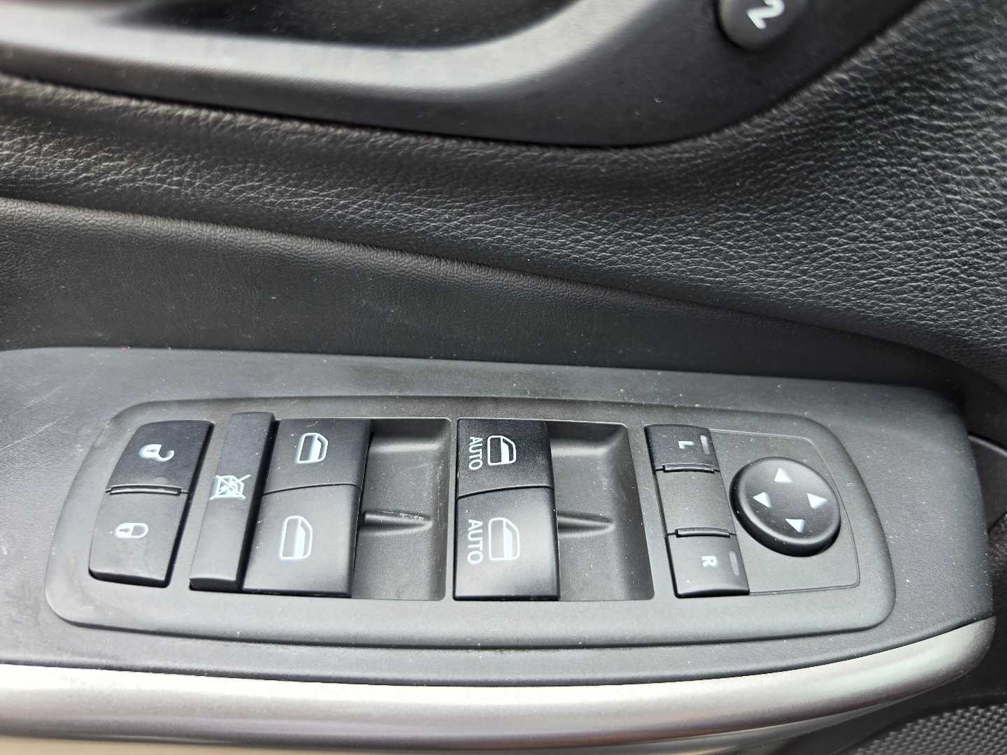 Thumbnail: 2021 Jeep Cherokee - 16