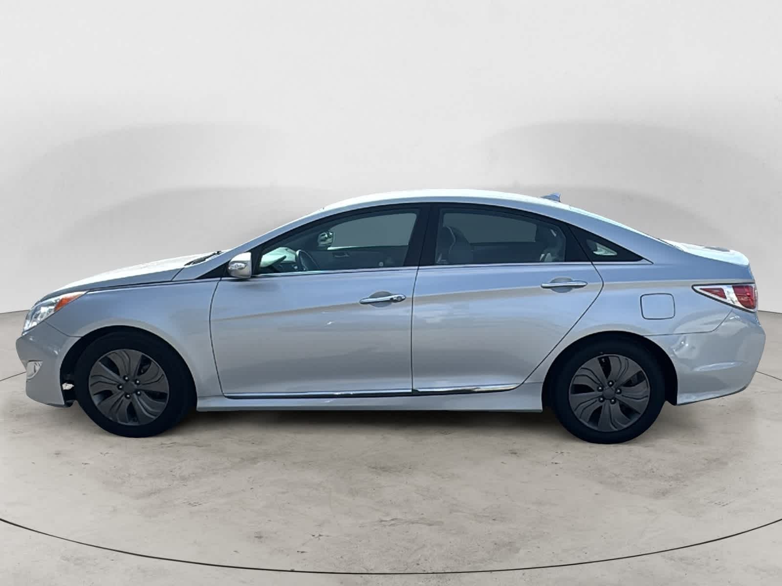 Used 2015 Hyundai Sonata Hybrid Limited with VIN KMHEC4A40FA129070 for sale in Ames, IA