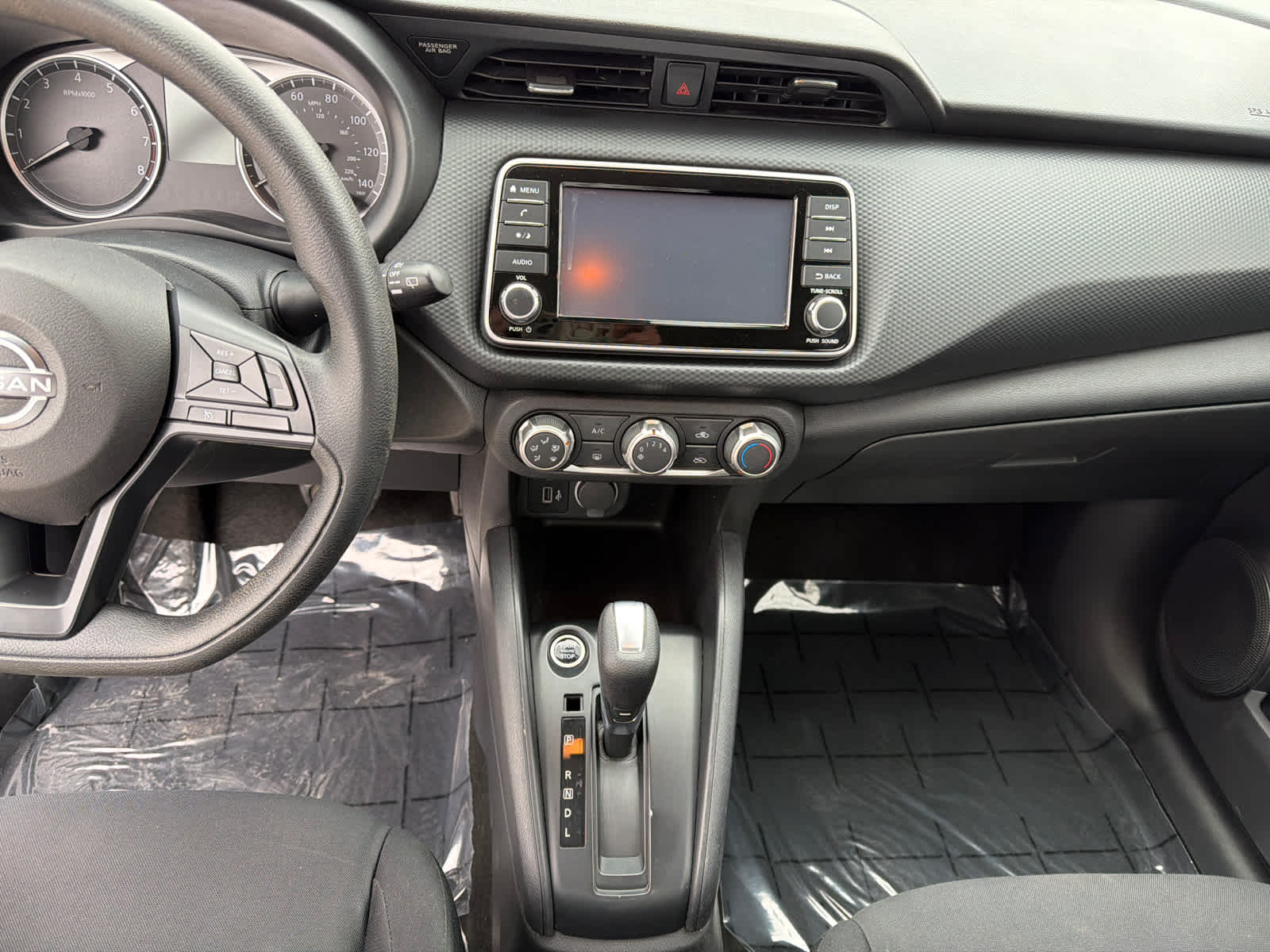 Thumbnail: 2023 Nissan Kicks - 24