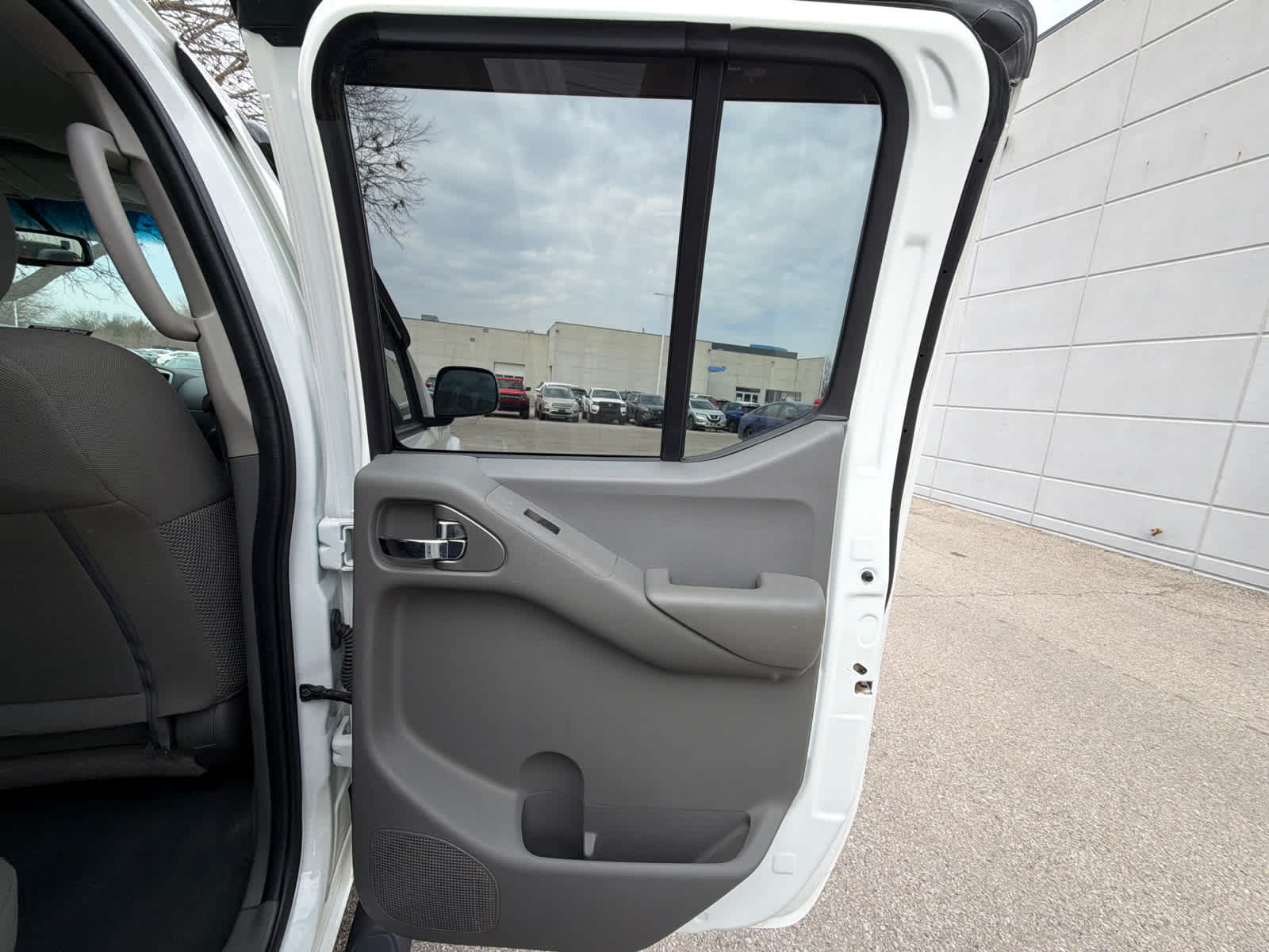 Thumbnail: 2020 Nissan Frontier - 9