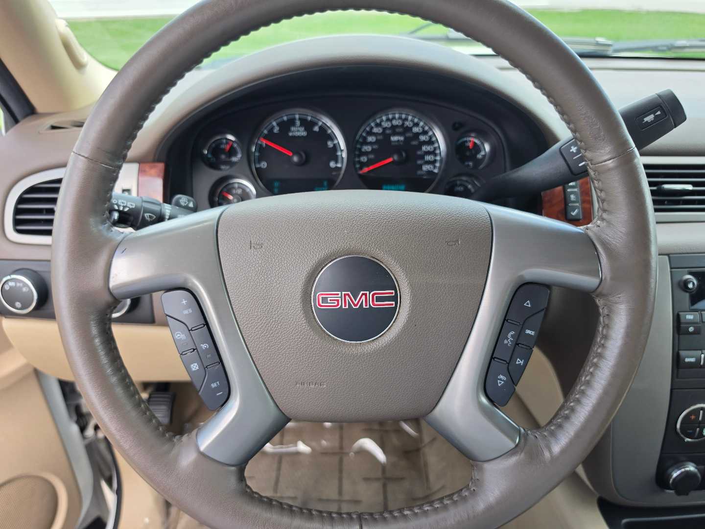 Thumbnail: 2014 GMC Yukon XL - 22