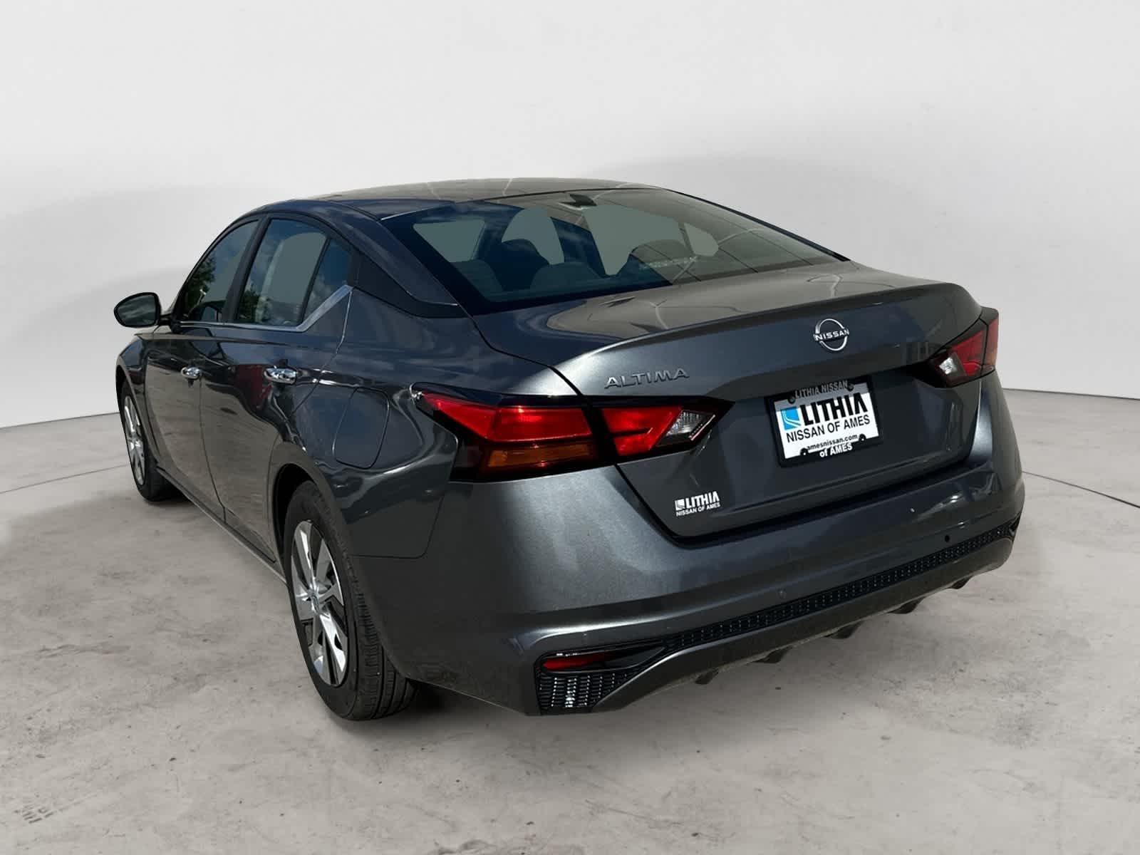 2023 Nissan Altima S photo 2