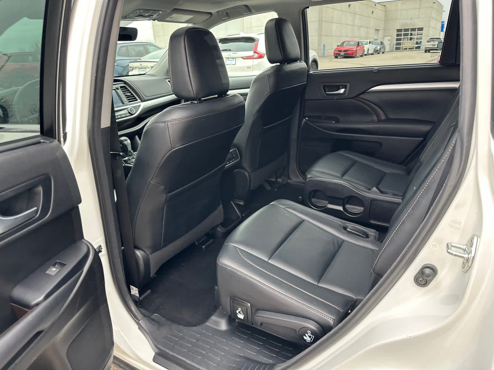 Thumbnail: 2018 Toyota Highlander - 15