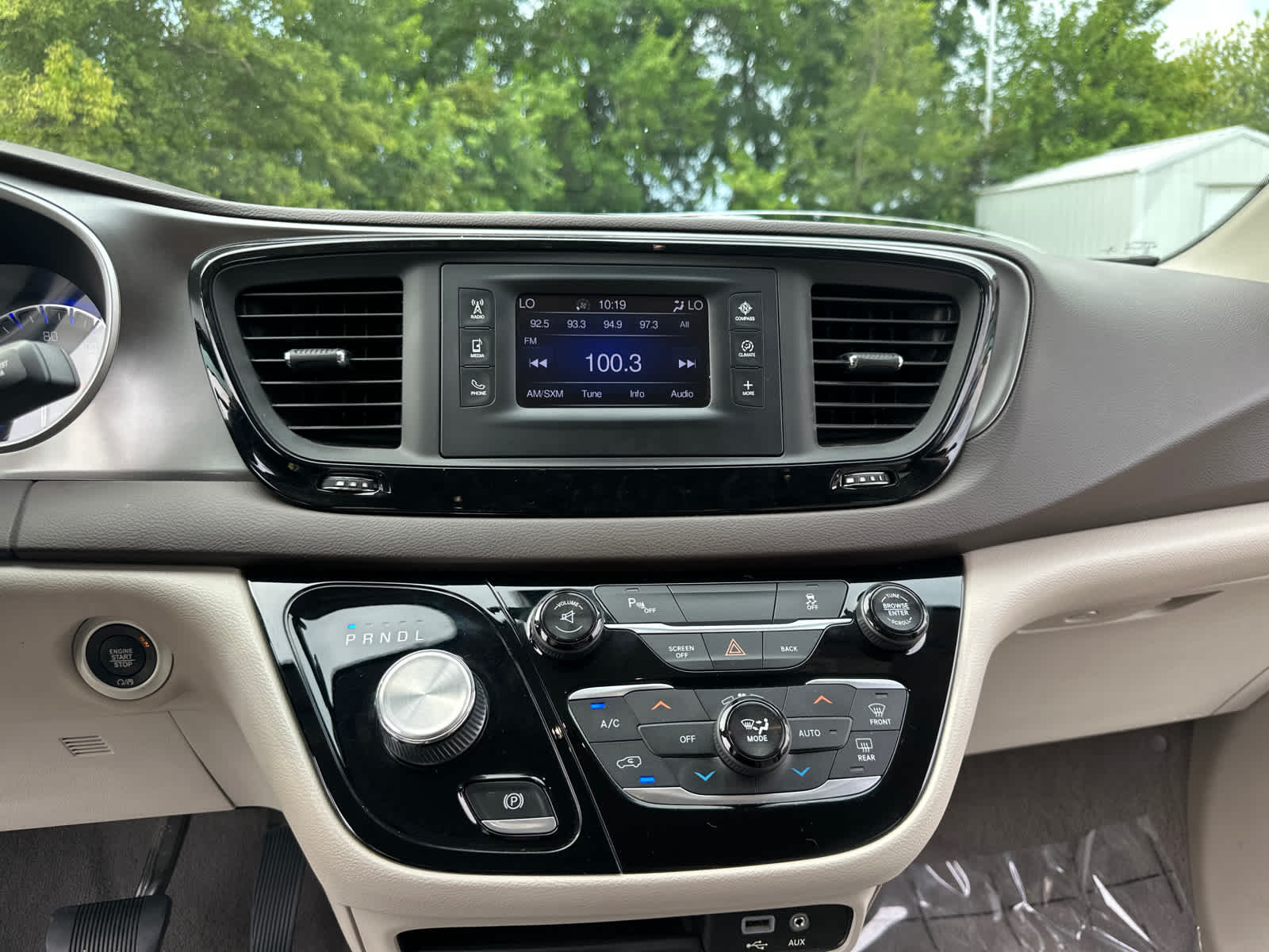 Thumbnail: 2017 Chrysler Pacifica - 21