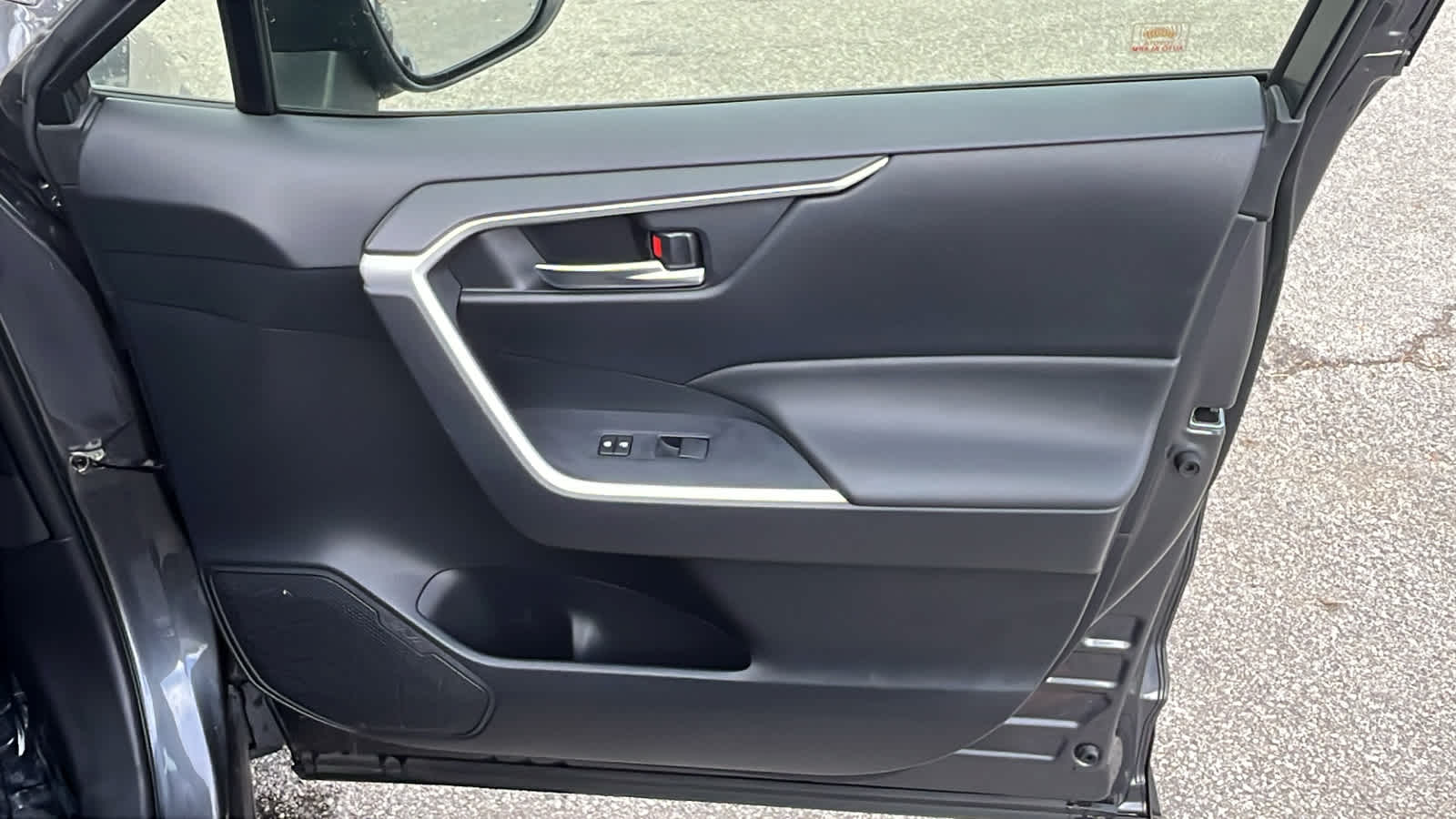 Thumbnail: 2019 Toyota RAV4 - 8