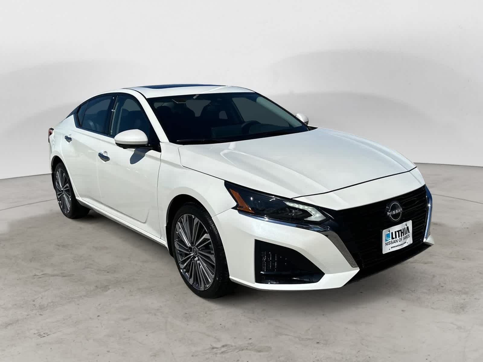 Thumbnail: 2025 Nissan Altima - 4