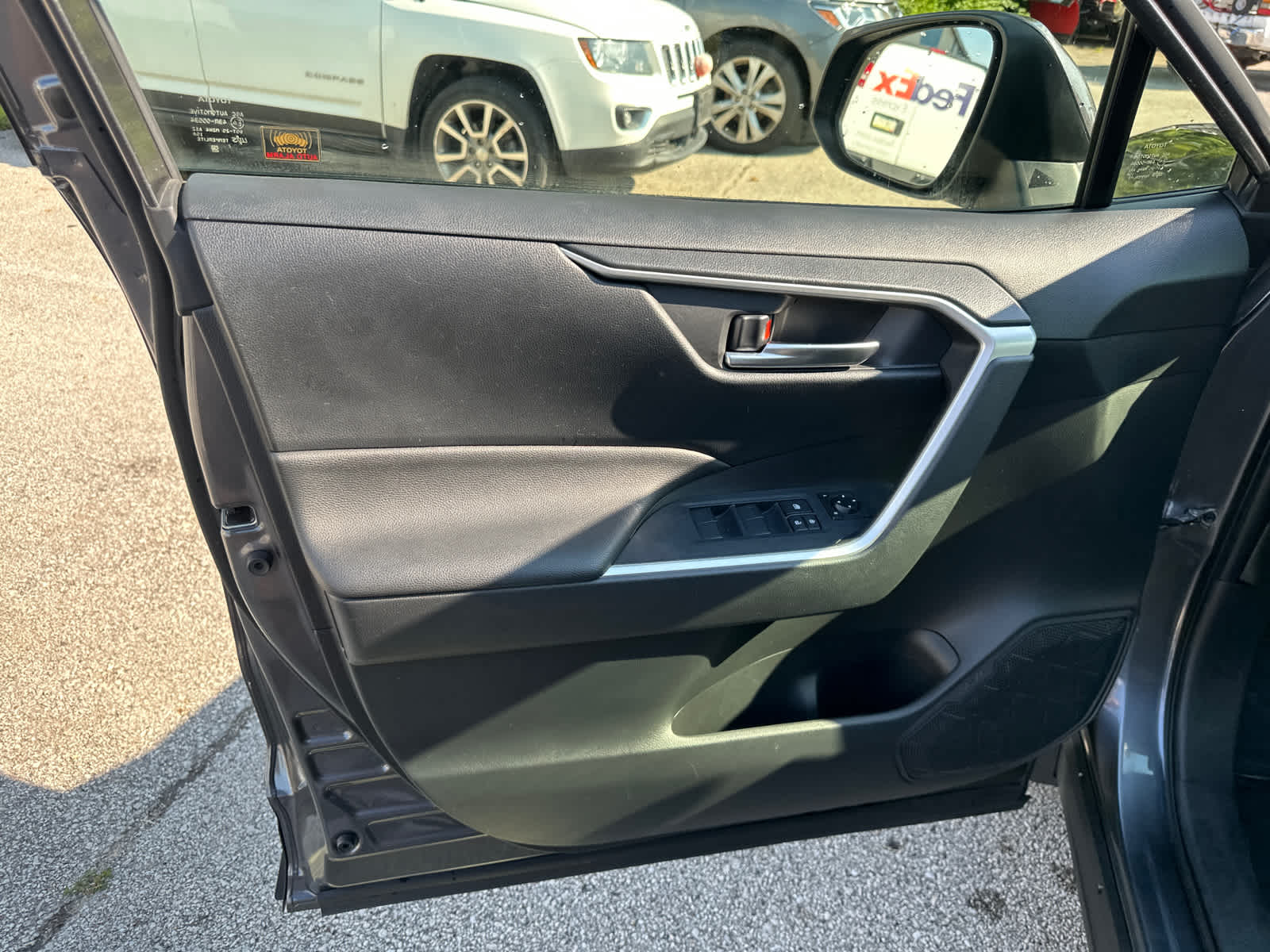 Thumbnail: 2019 Toyota RAV4 - 14