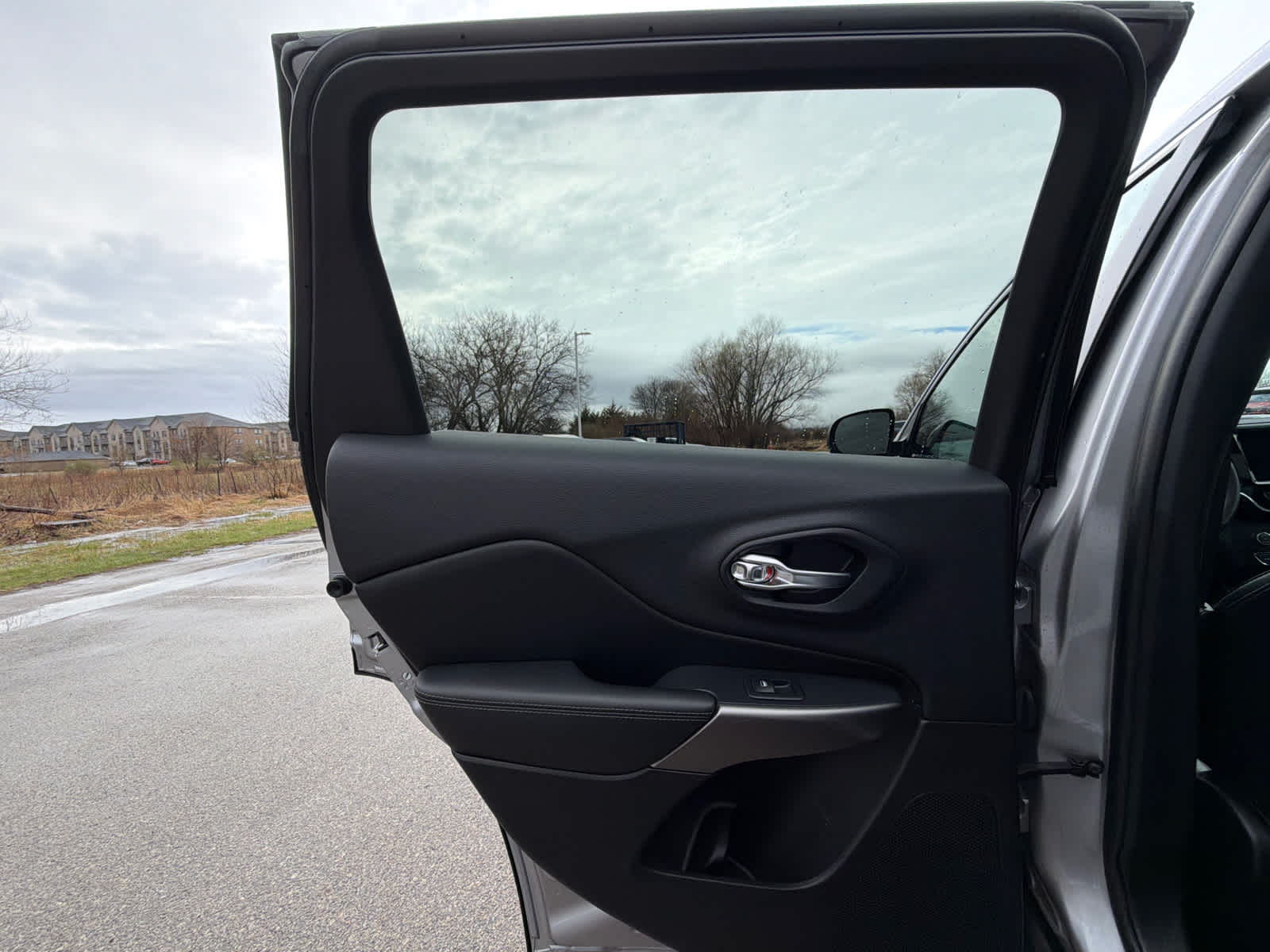 Thumbnail: 2019 Jeep Cherokee - 14