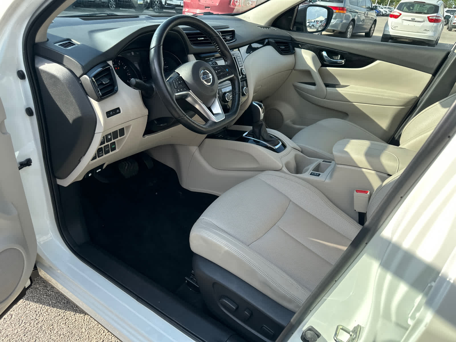 Thumbnail: 2022 Nissan Rogue Sport - 16