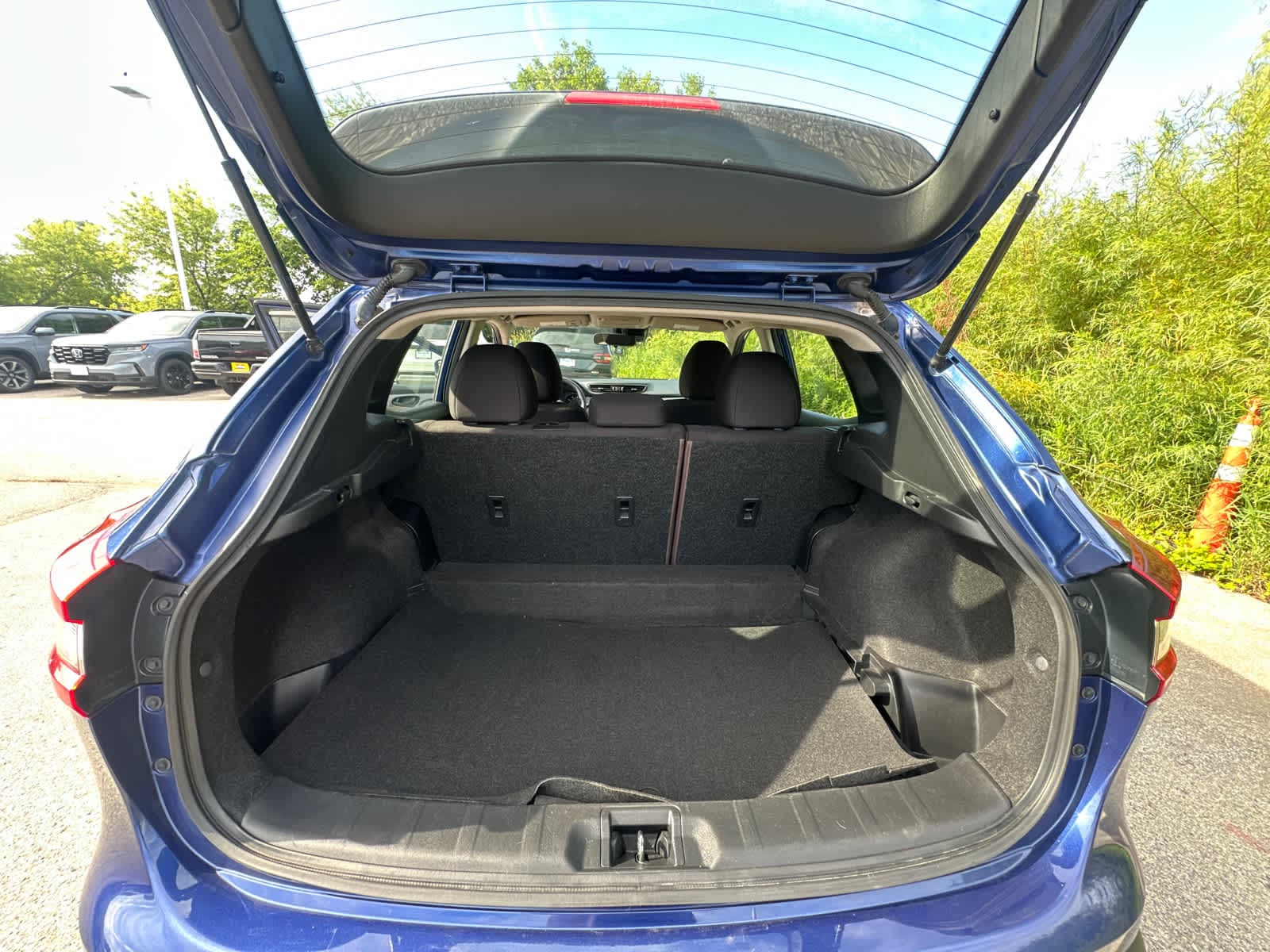Thumbnail: 2021 Nissan Rogue Sport - 27