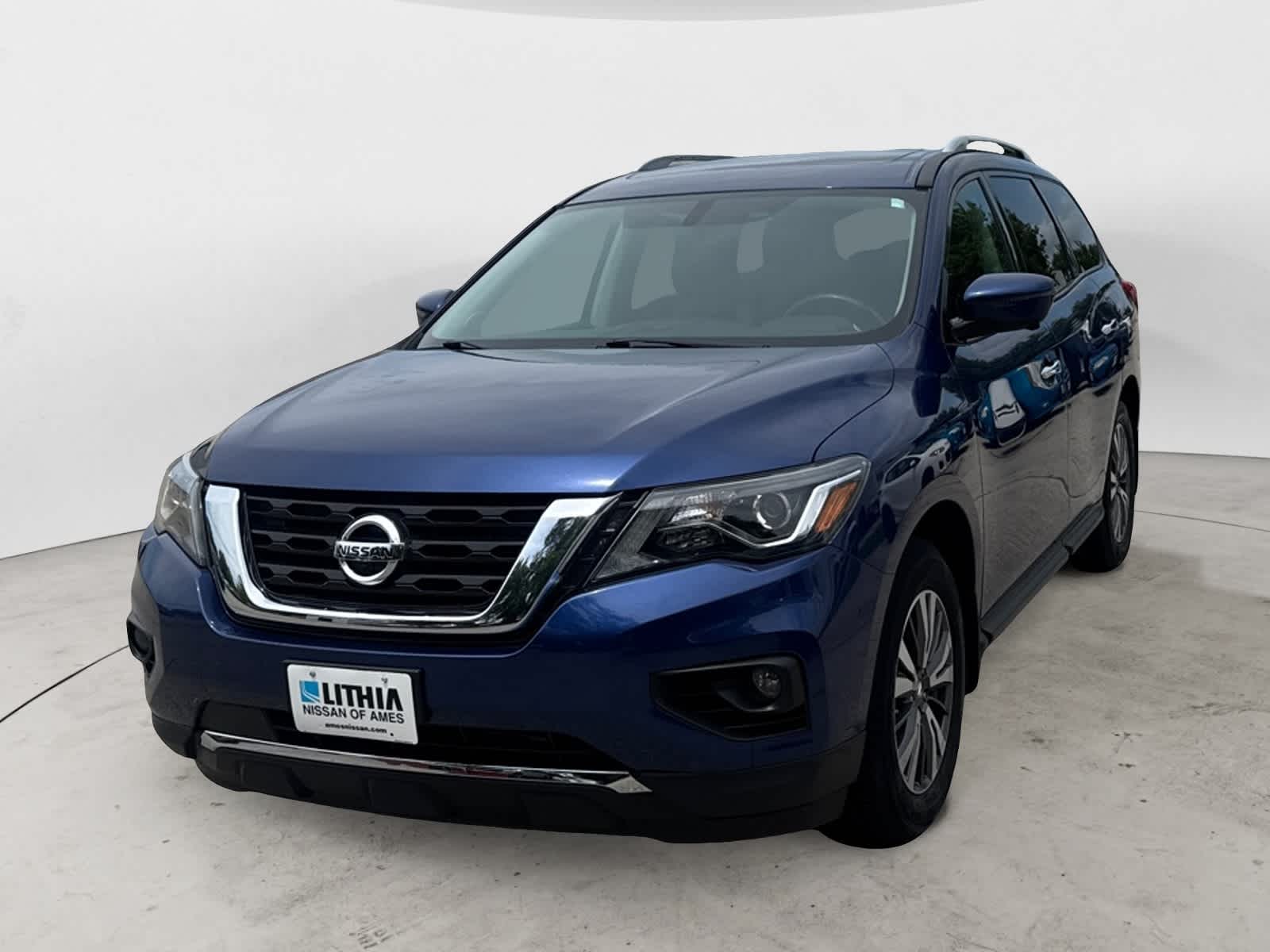 Thumbnail: 2017 Nissan Pathfinder - 1
