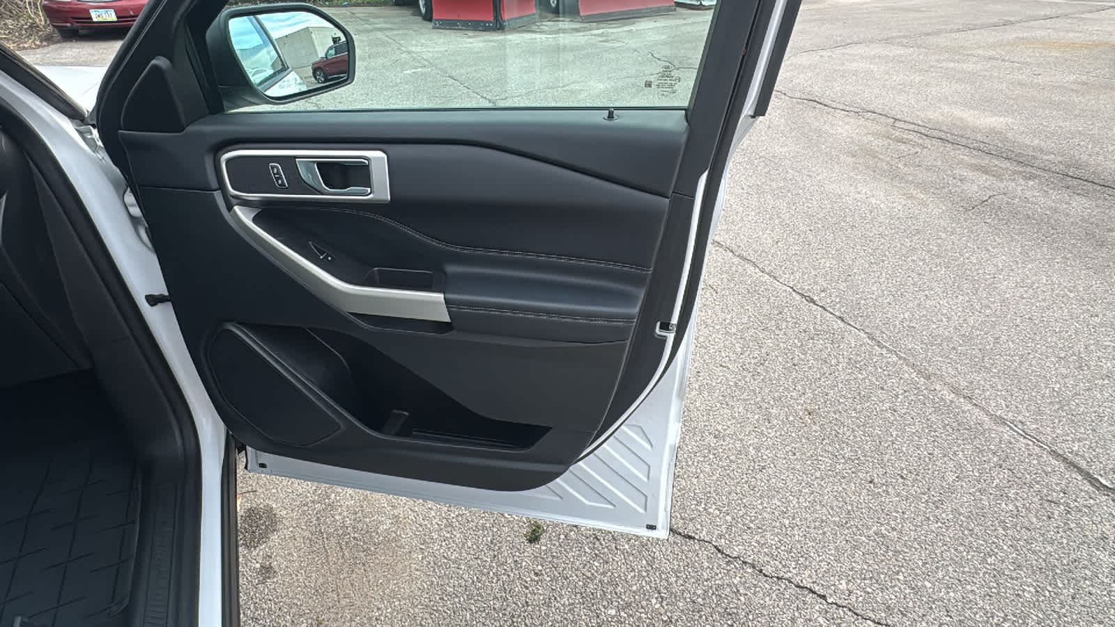 Thumbnail: 2023 Ford Explorer - 8