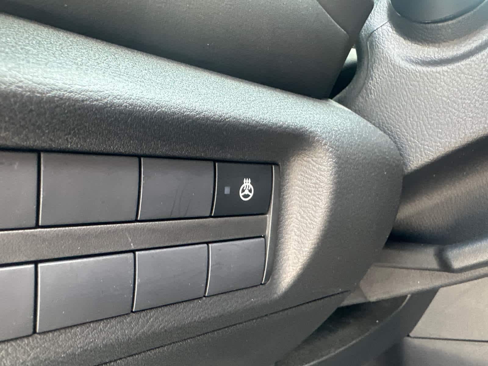 2022 Nissan Kicks SR 15