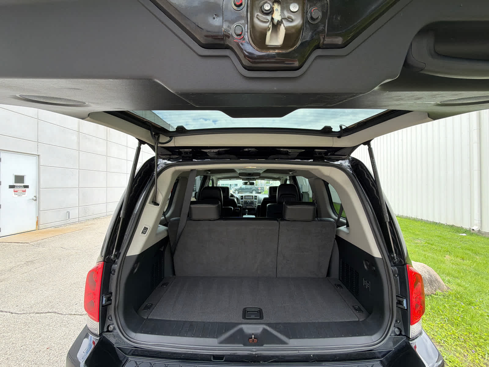 Thumbnail: 2013 Nissan Armada - 13