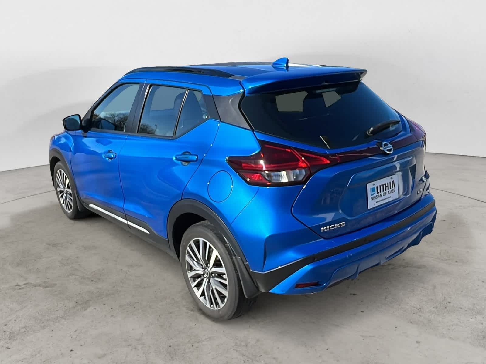 2021 Nissan Kicks SR photo 4