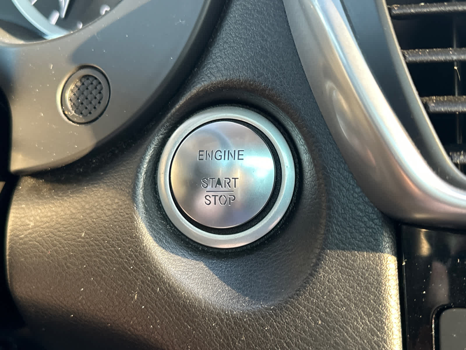 Thumbnail: 2018 INFINITI QX30 - 30