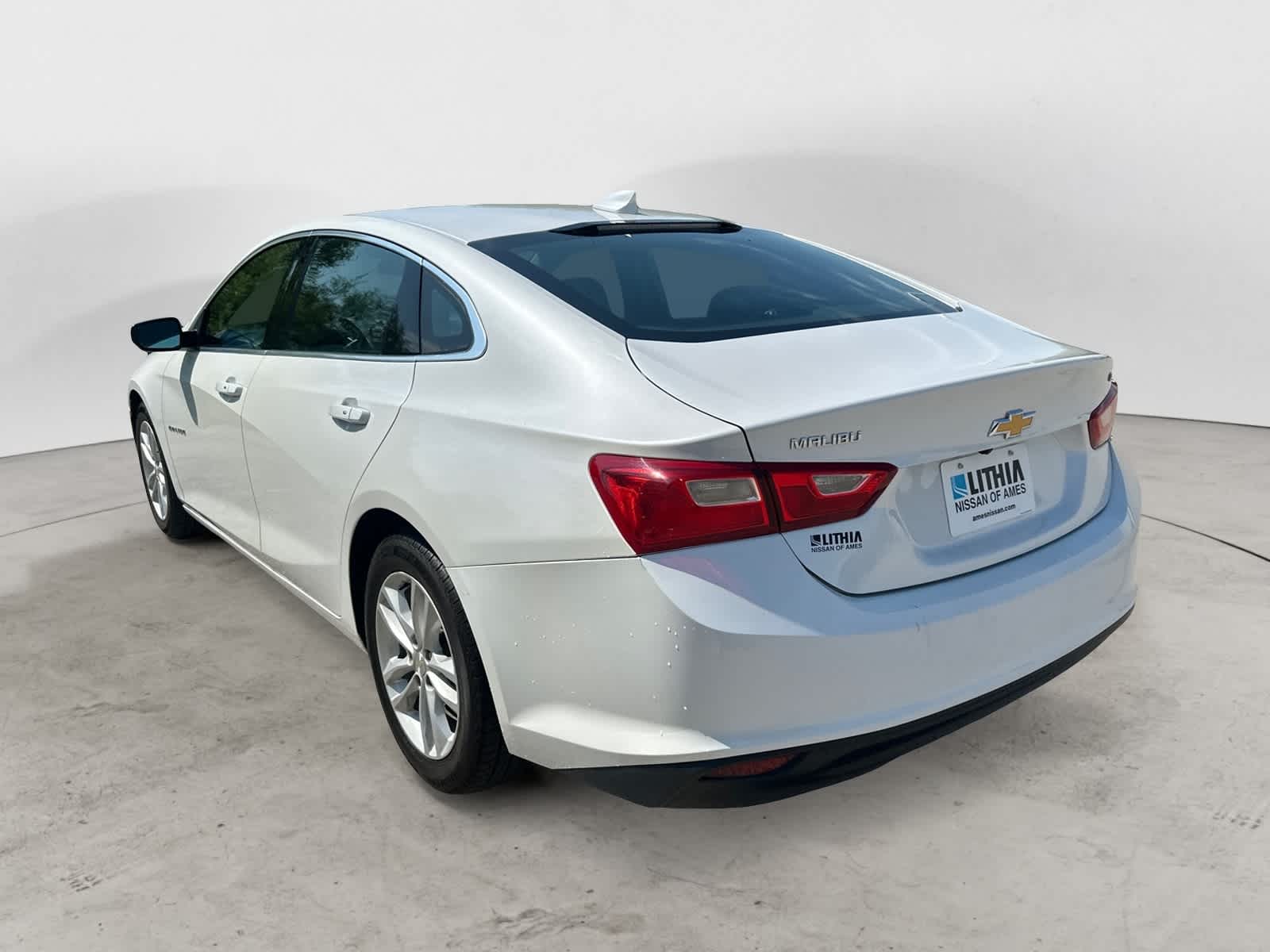 Thumbnail: 2018 Chevrolet Malibu - 2