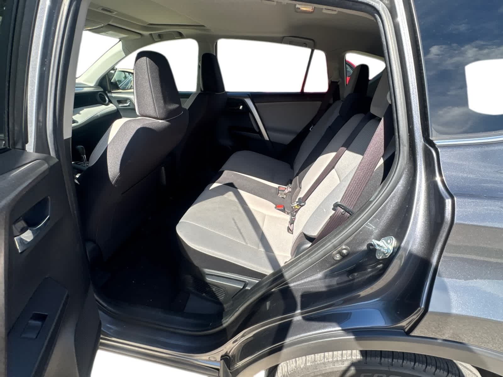 Thumbnail: 2016 Toyota RAV4 - 12