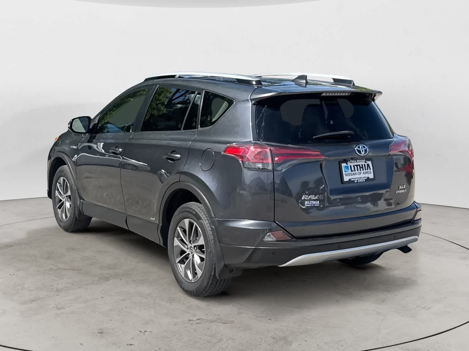 Thumbnail: 2016 Toyota RAV4 - 3