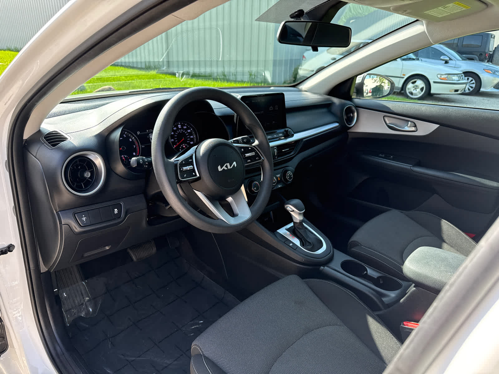 Thumbnail: 2022 Kia Forte - 12