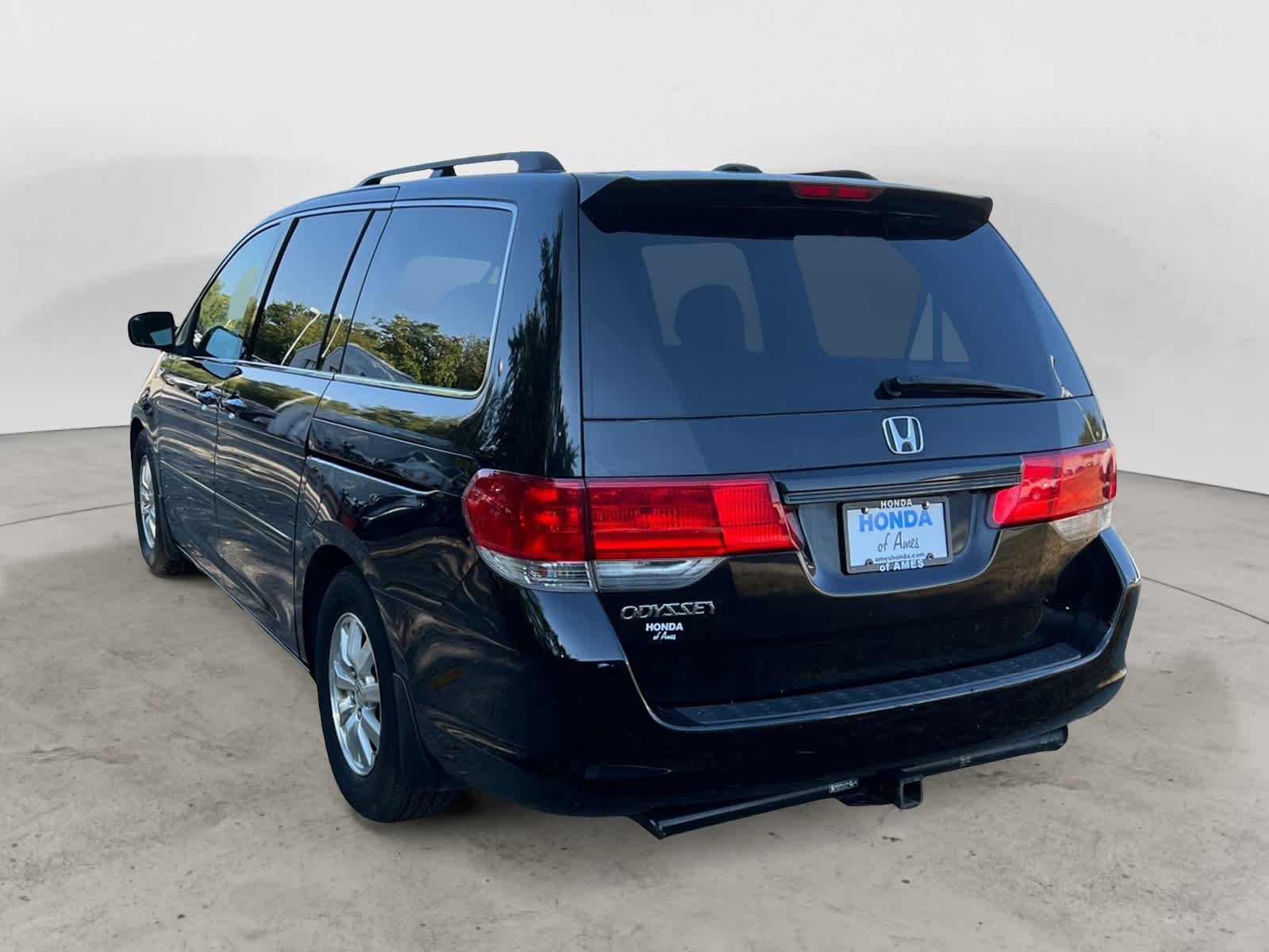 Thumbnail: 2010 Honda Odyssey - 2