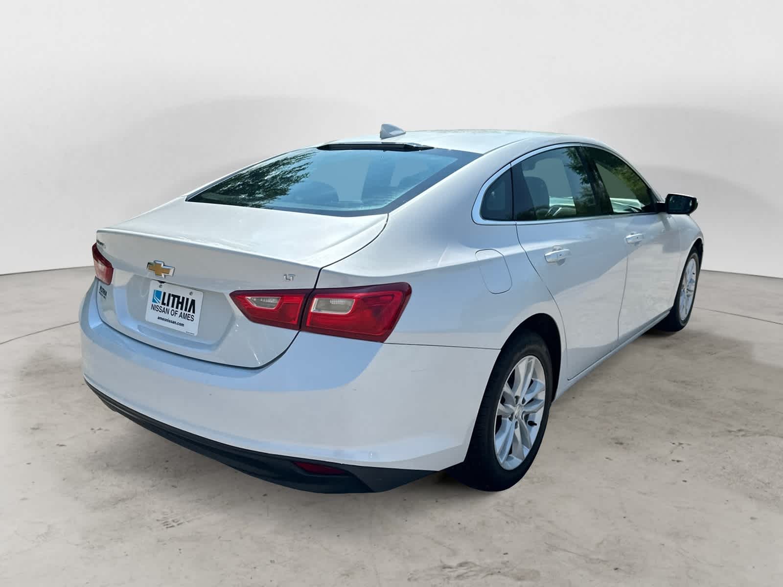 Thumbnail: 2018 Chevrolet Malibu - 3