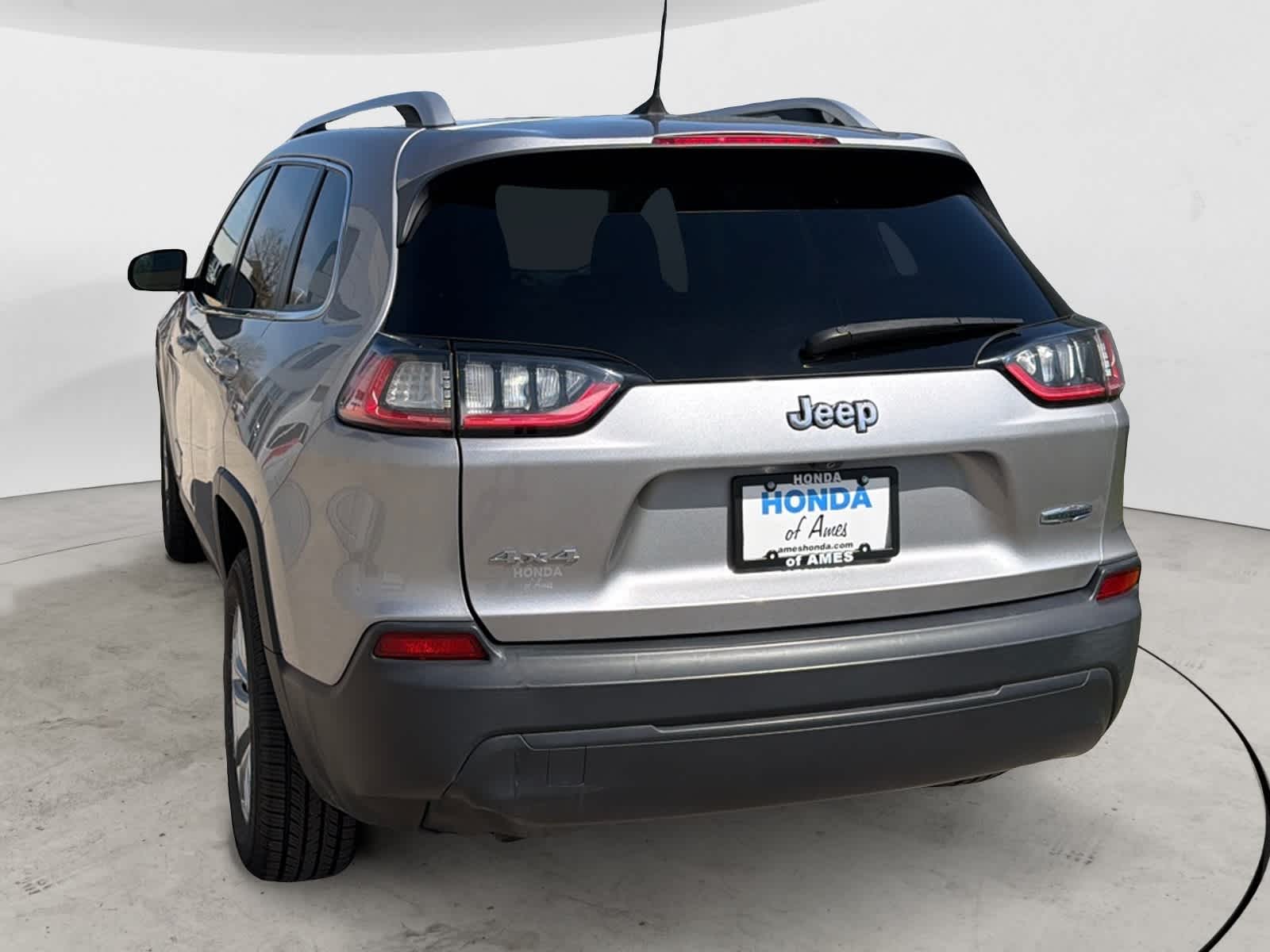 Thumbnail: 2019 Jeep Cherokee - 3