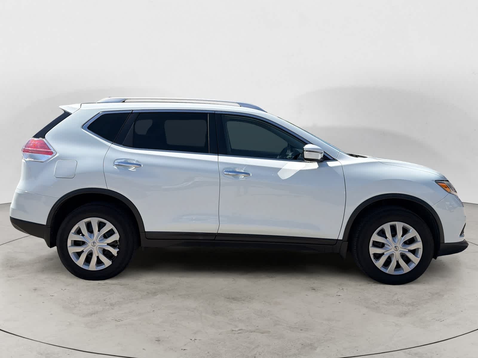 Thumbnail: 2016 Nissan Rogue - 5