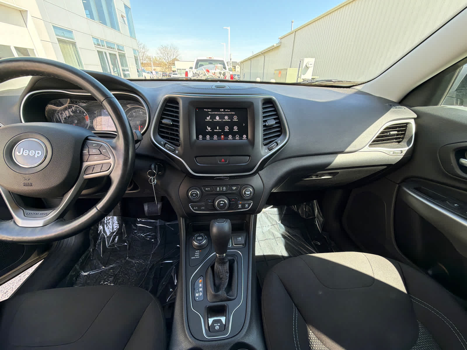 Thumbnail: 2019 Jeep Cherokee - 25