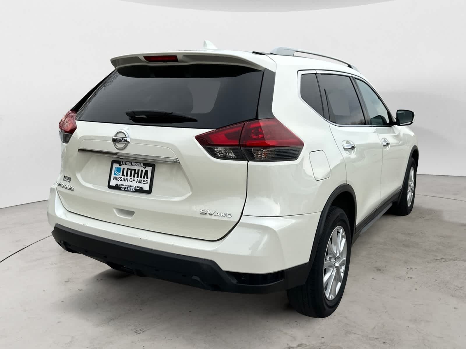 2019 Nissan Rogue SV photo 3
