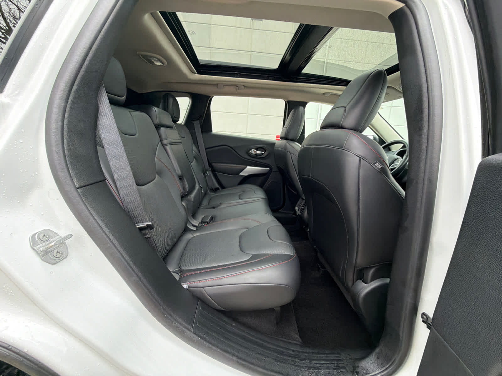 Thumbnail: 2017 Jeep Cherokee - 10