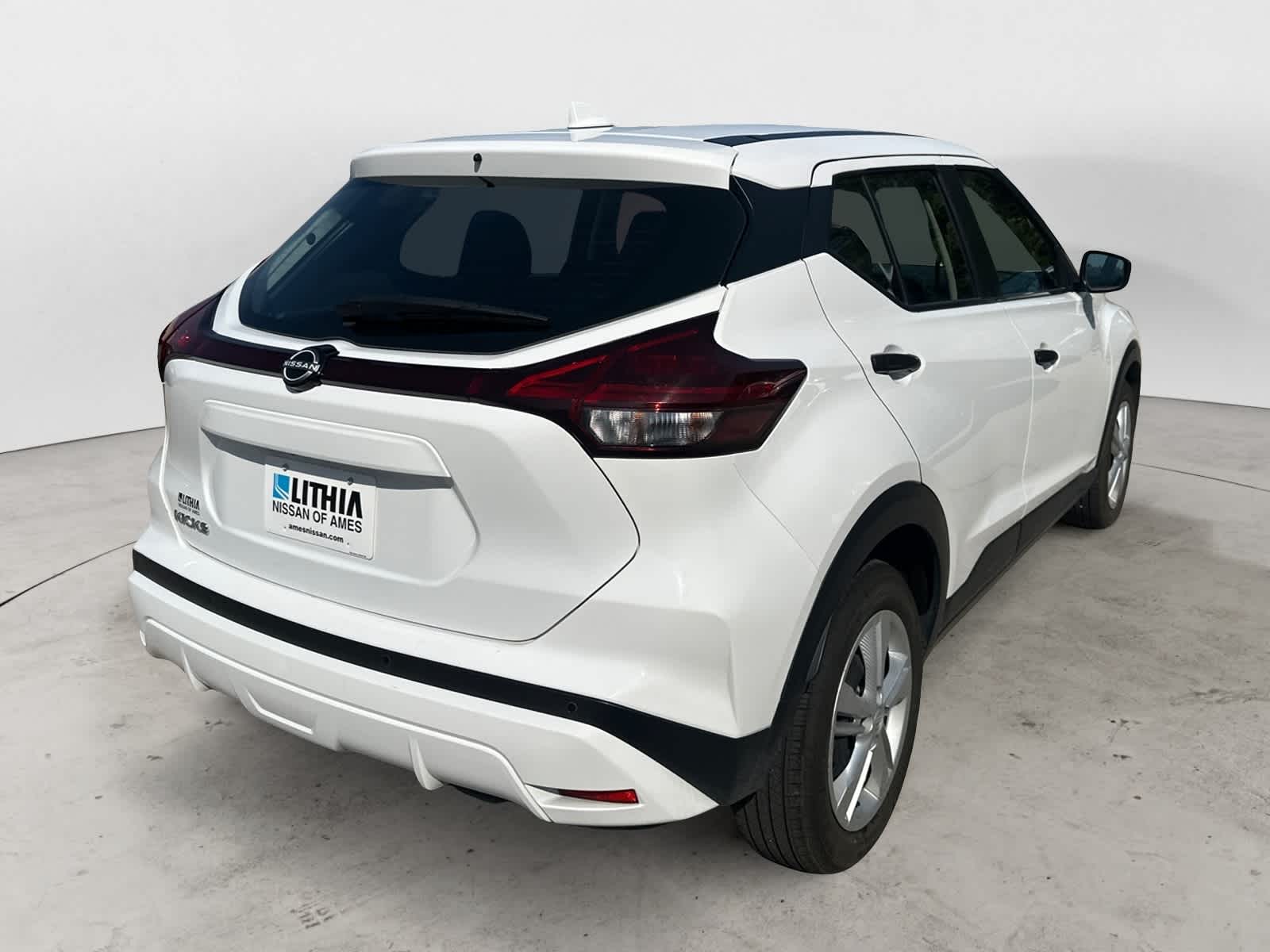 2024 Nissan Kicks S photo 3