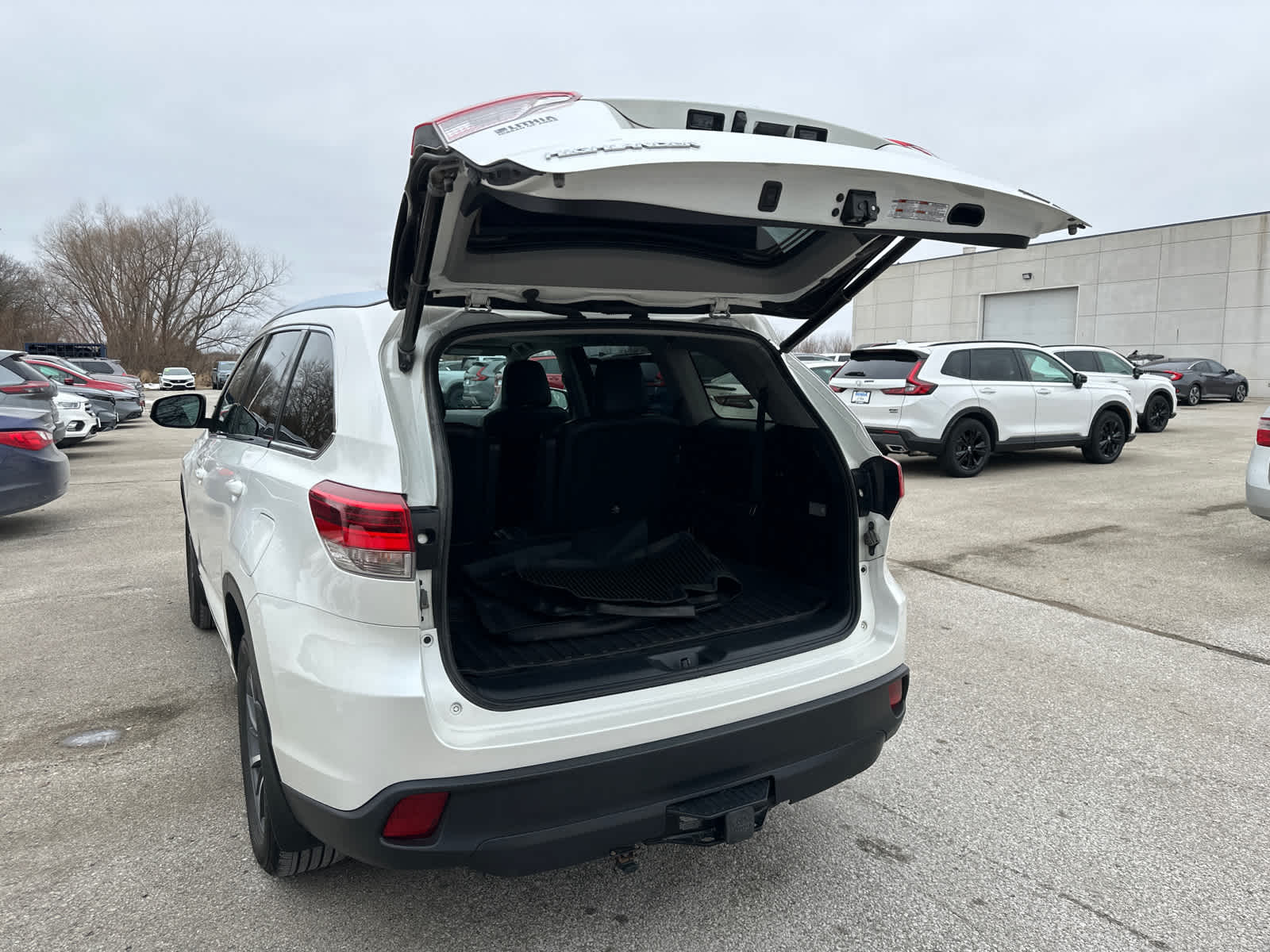 Thumbnail: 2018 Toyota Highlander - 10