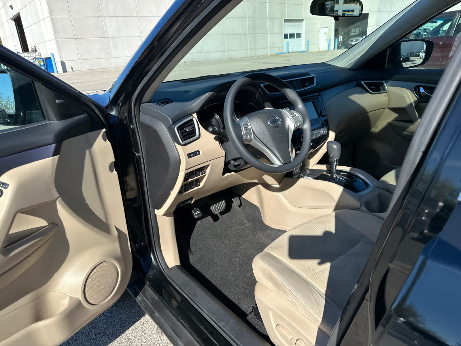 Thumbnail: 2016 Nissan Rogue - 15