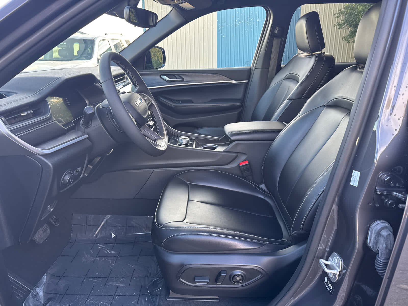 Thumbnail: 2025 Jeep Grand Cherokee - 17