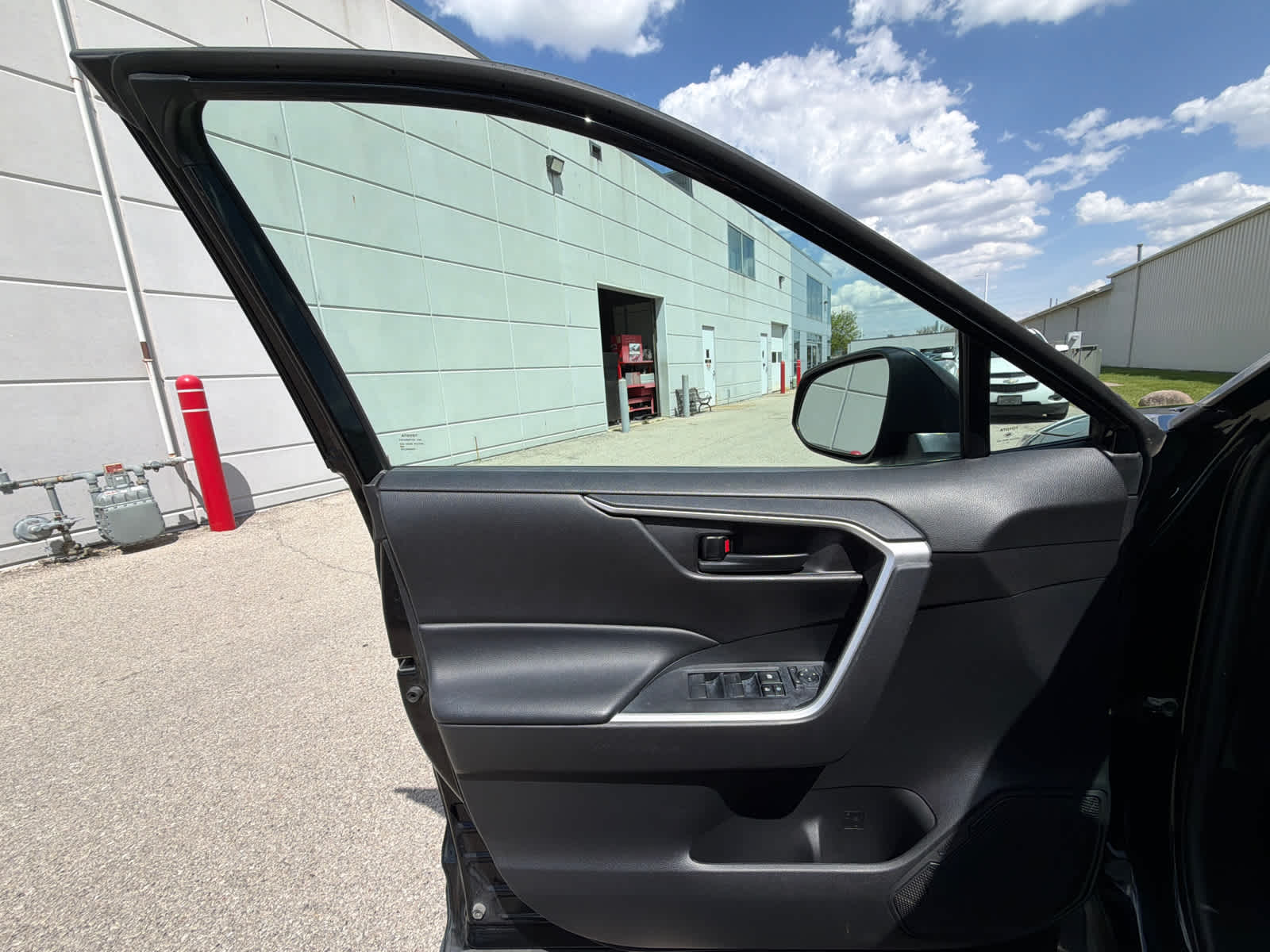 Thumbnail: 2022 Toyota RAV4 - 16