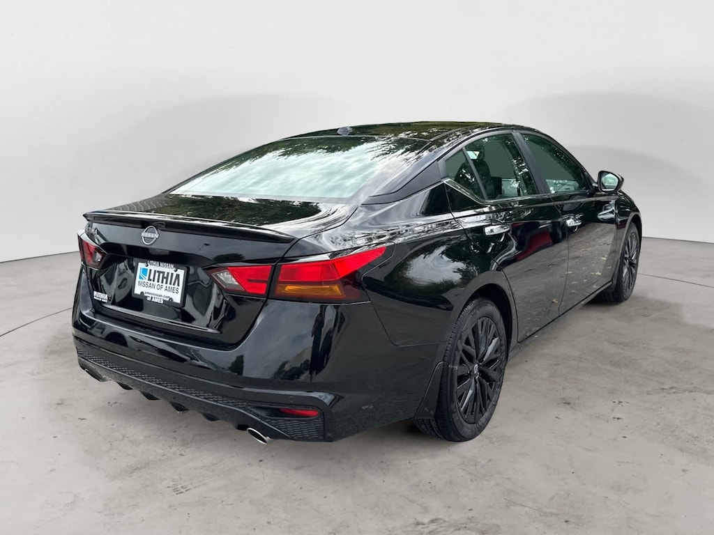 New 2025 Nissan Altima SV Sedan