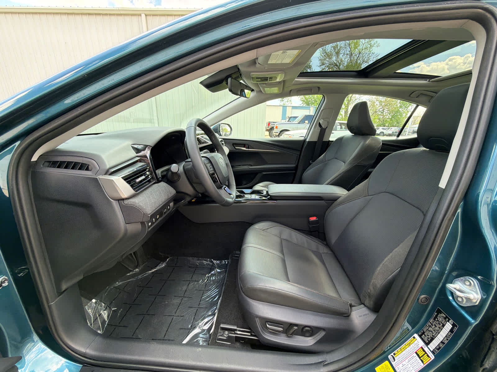 Thumbnail: 2025 Toyota Camry - 16